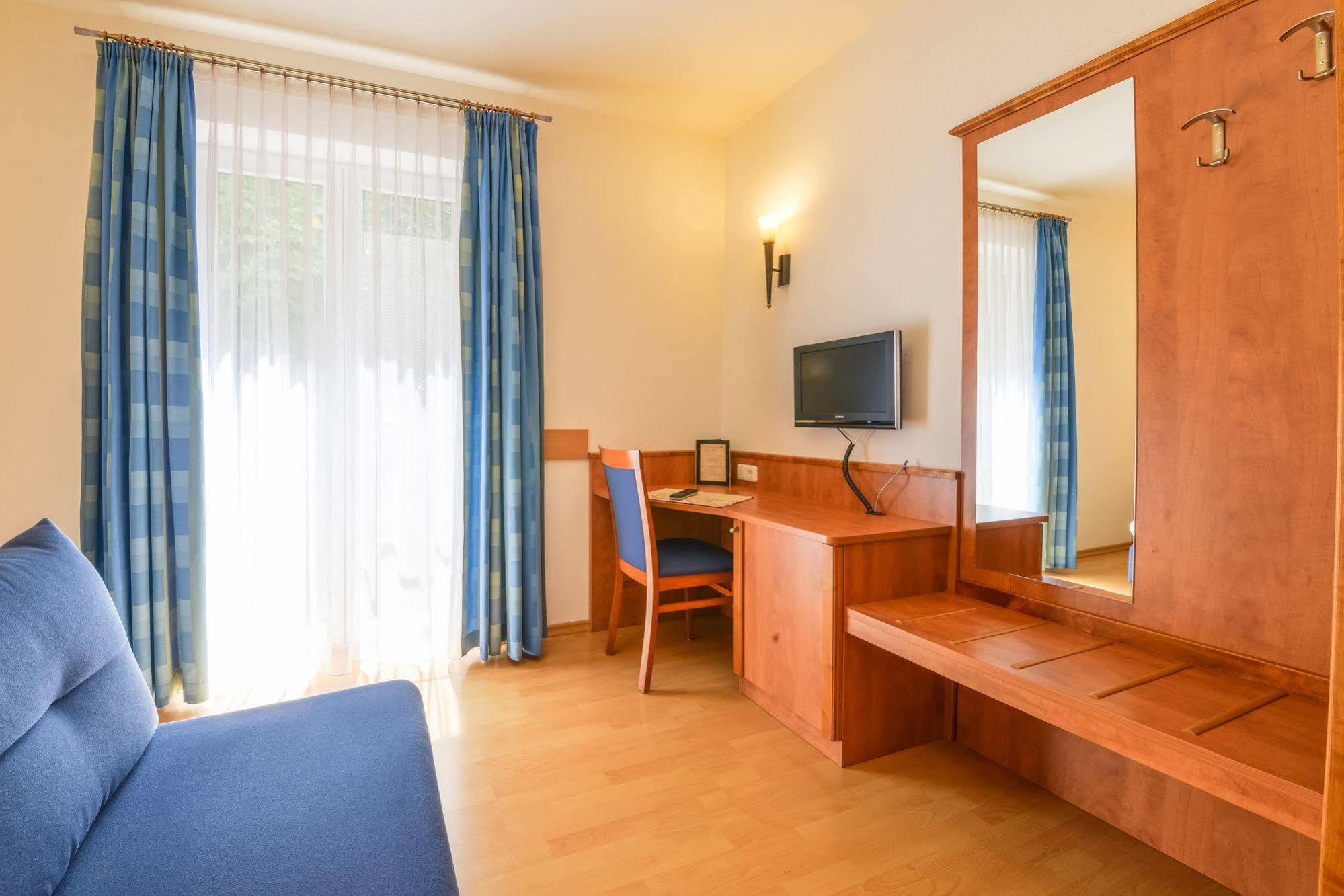 Hotel Waldhof Hohenkammer ภายนอก รูปภาพ